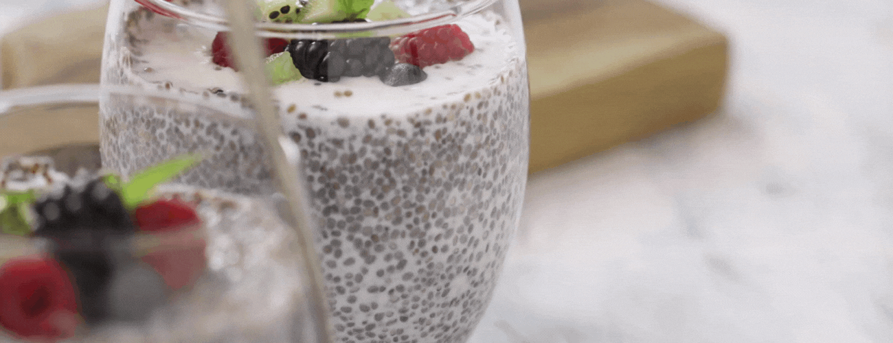 retete rapide si sanatoase, chia, chia cu iaurt, capsuni cu chia, fructe cu iaurt si chia
